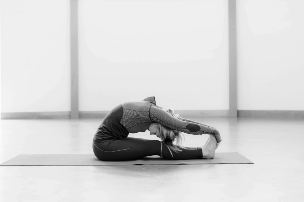 Seated forward bend - The Benefits of Pashchimotanasana - Yoga 7